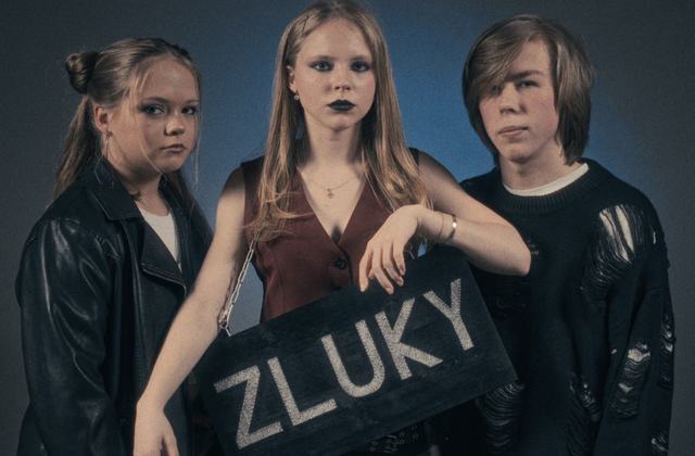 Zluky «Падаю с сцены»